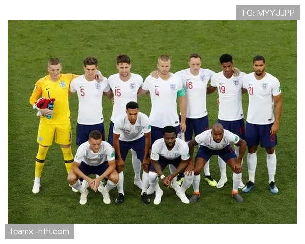 瑞典队以黄蓝新战袍亮相国际赛场，引发球迷热烈讨论