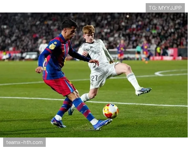 坎塞洛表现稳健，持续在绿茵场上掌控比赛节奏