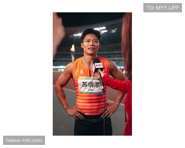 傅海峰退役后住广州豪宅，每天五点起床陪儿子练球，老婆说他比当运动员时还自律